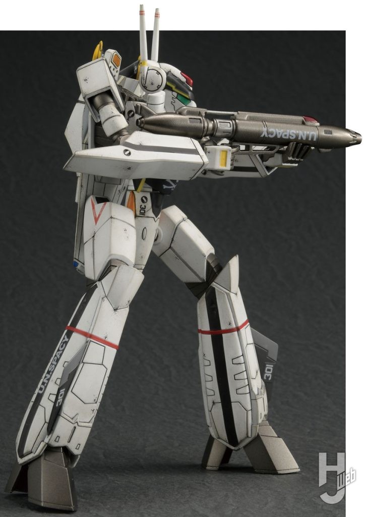 VF-0S フェニックス　ポージング
ハンドパーツは右武器持ち手、左握り拳に加えて、ポージングの幅を広げる左平手が付属
