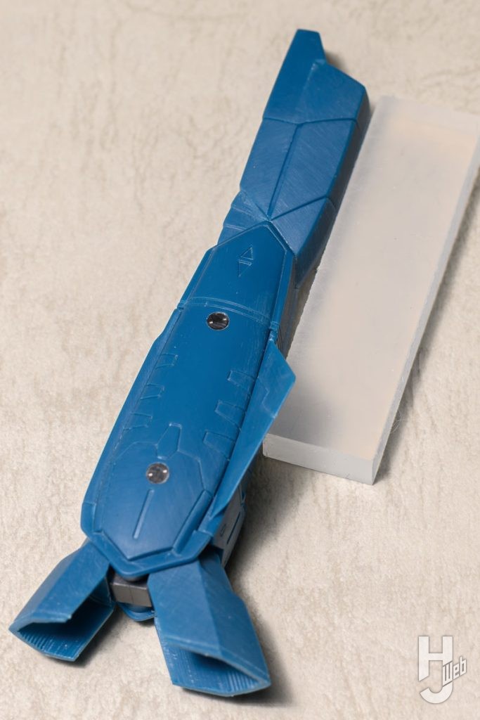 キットでは脚部のFASTパックのありなしを選択して組み立てる仕様になっているので、作例はFASTパックと脚部に磁石を仕込んで着脱可能にしている（FASTパックなし）
