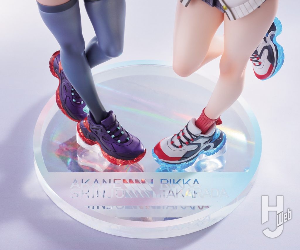 宝多六花＆新条アカネ　feat.トリダモノのフィギュアの足元と台座の画像