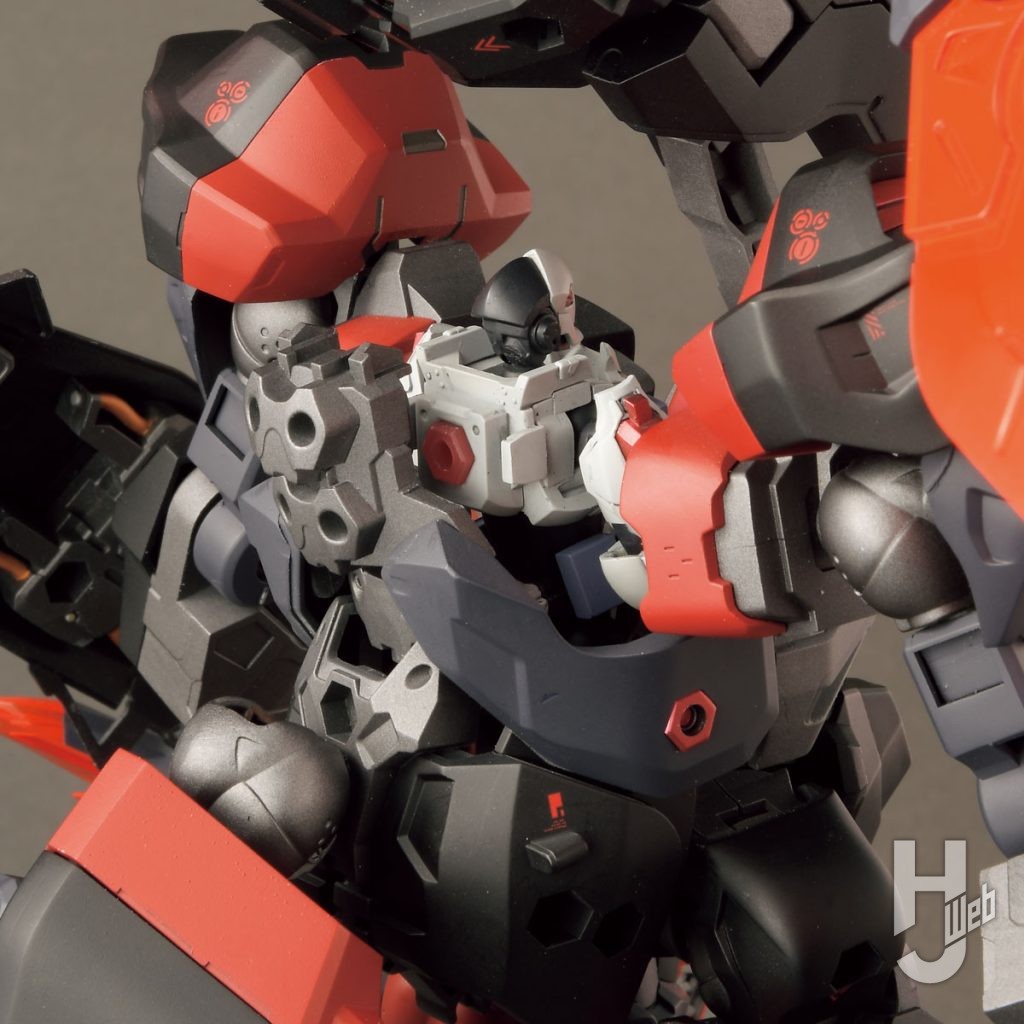 内部のコックピット機構はブイトールのものを踏襲