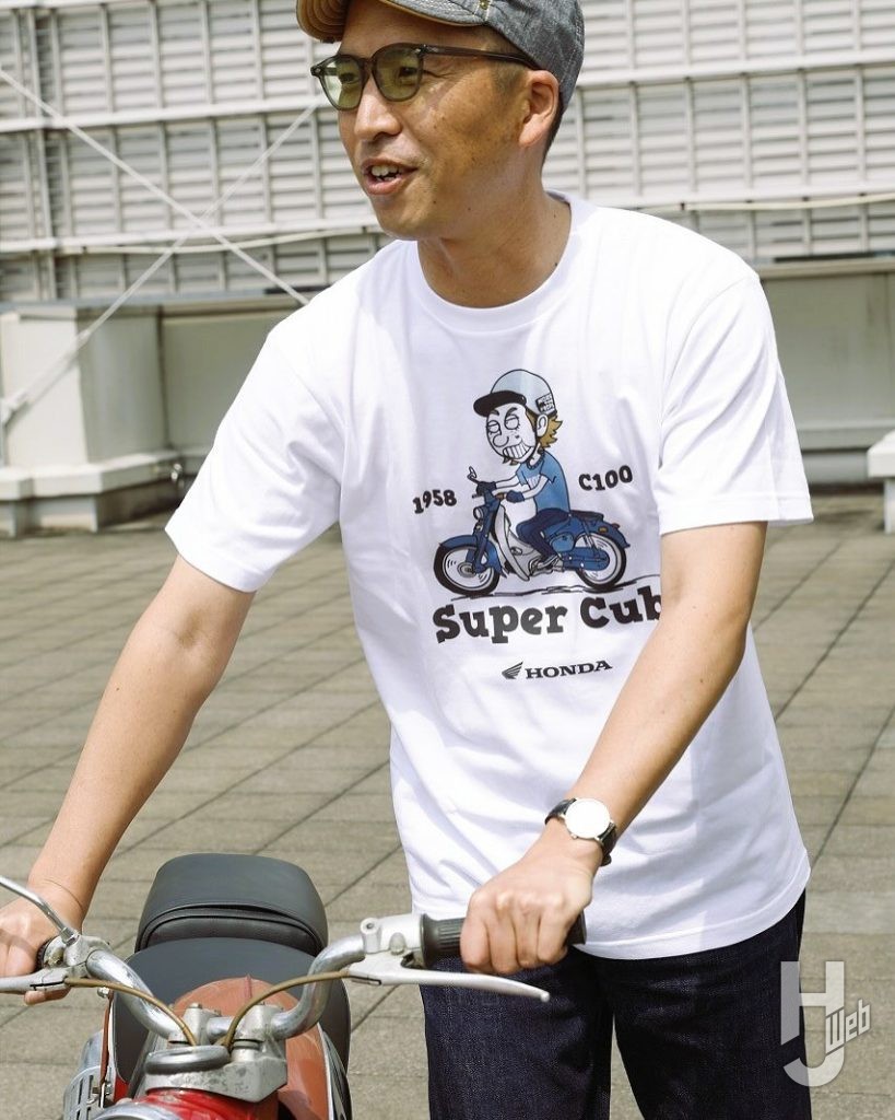 スーパーカブのTシャツの着用画像その1