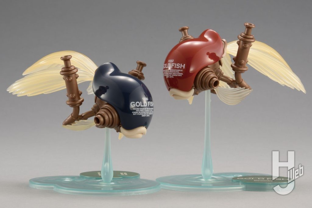 機械の金魚のプラモデルの紺と緋の画像