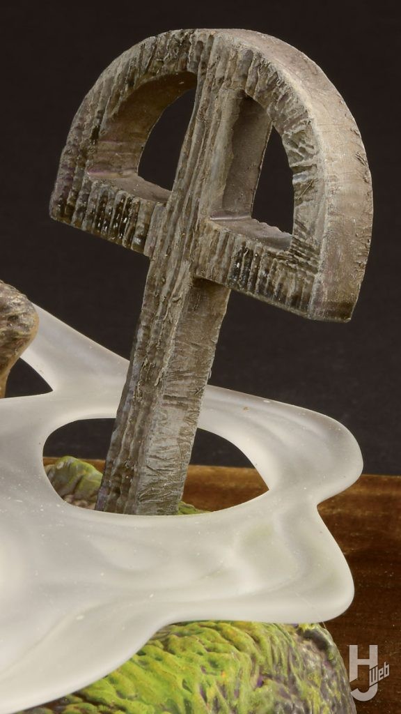 墓標　アップ
木や墓標は粗めの金属ヤスリやワイヤーブラシで表面をケガいて、それらしく見せている