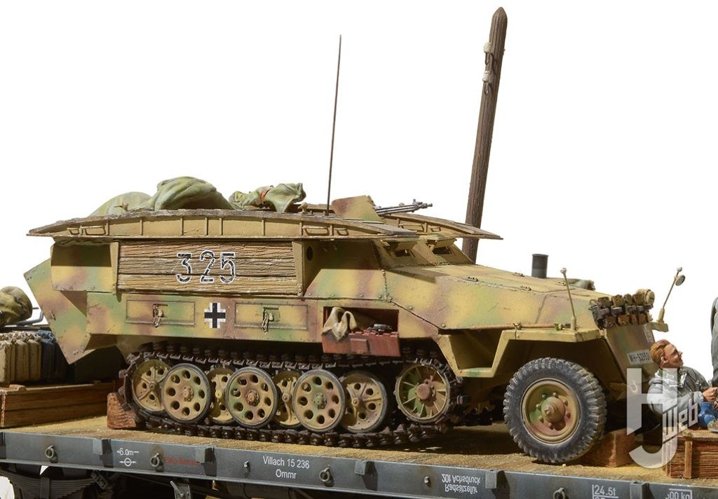 タミヤのSd.Kfz.251をベースに懐かしいアズムット製の改造パーツで戦闘工兵車型のSd.Ksz.251/7を再現