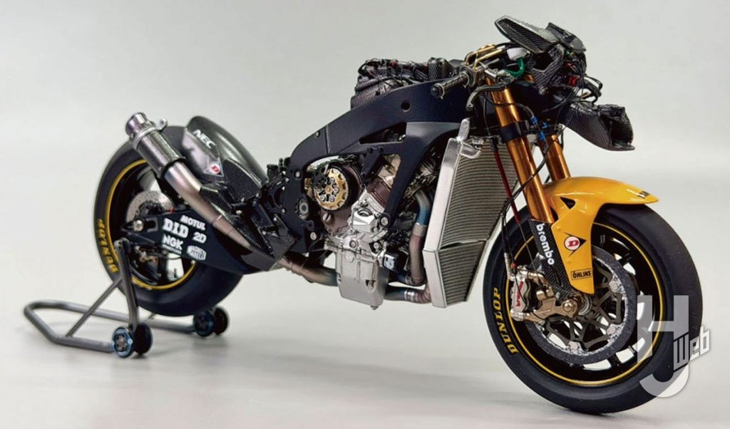 ヤマハ YZR-M1 2007
カウルを外した状態の写真