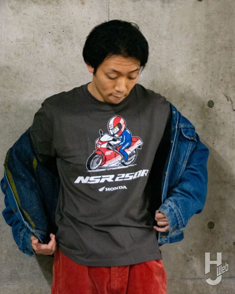 NSR250RのTシャツの着用の画像