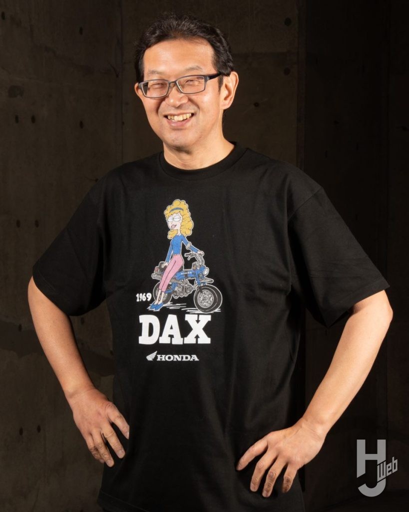 ダックスのTシャツの着用の画像