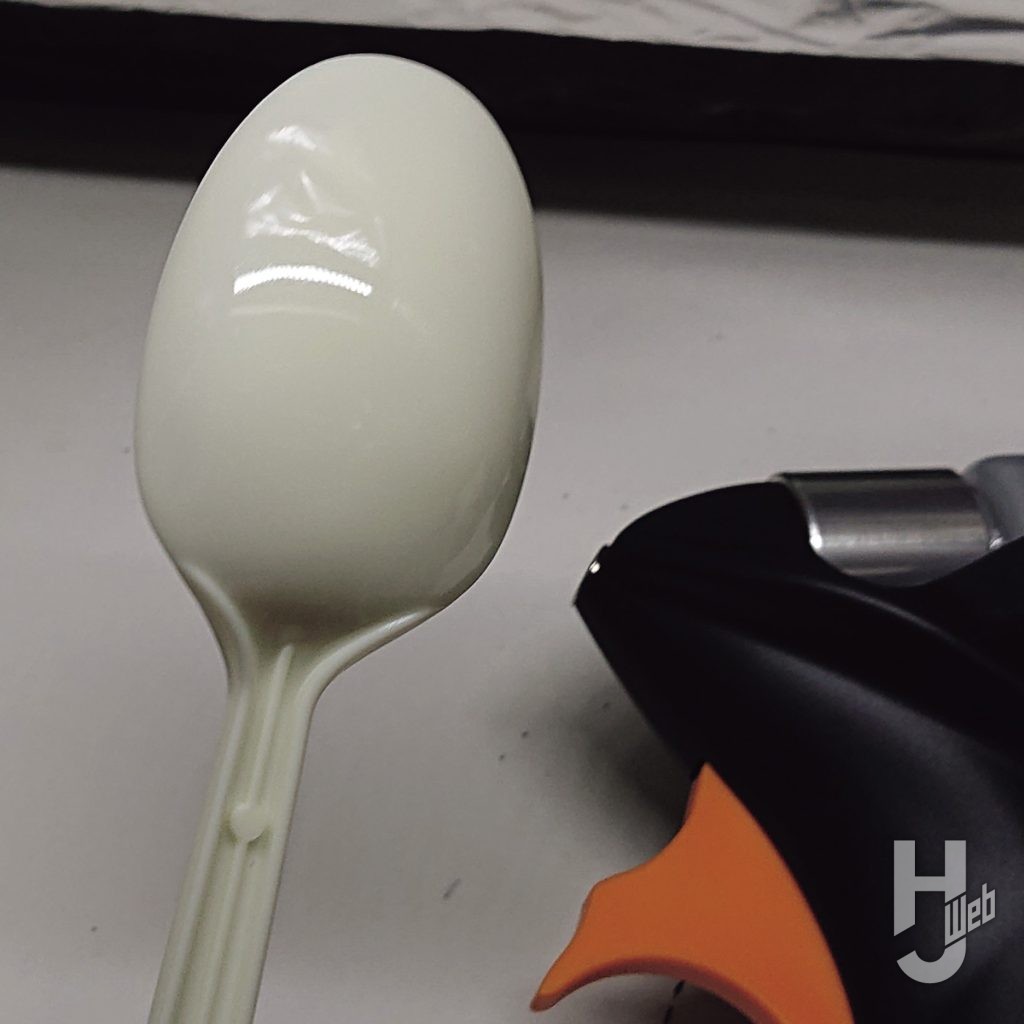 スプーンにテスト塗装する画像その1