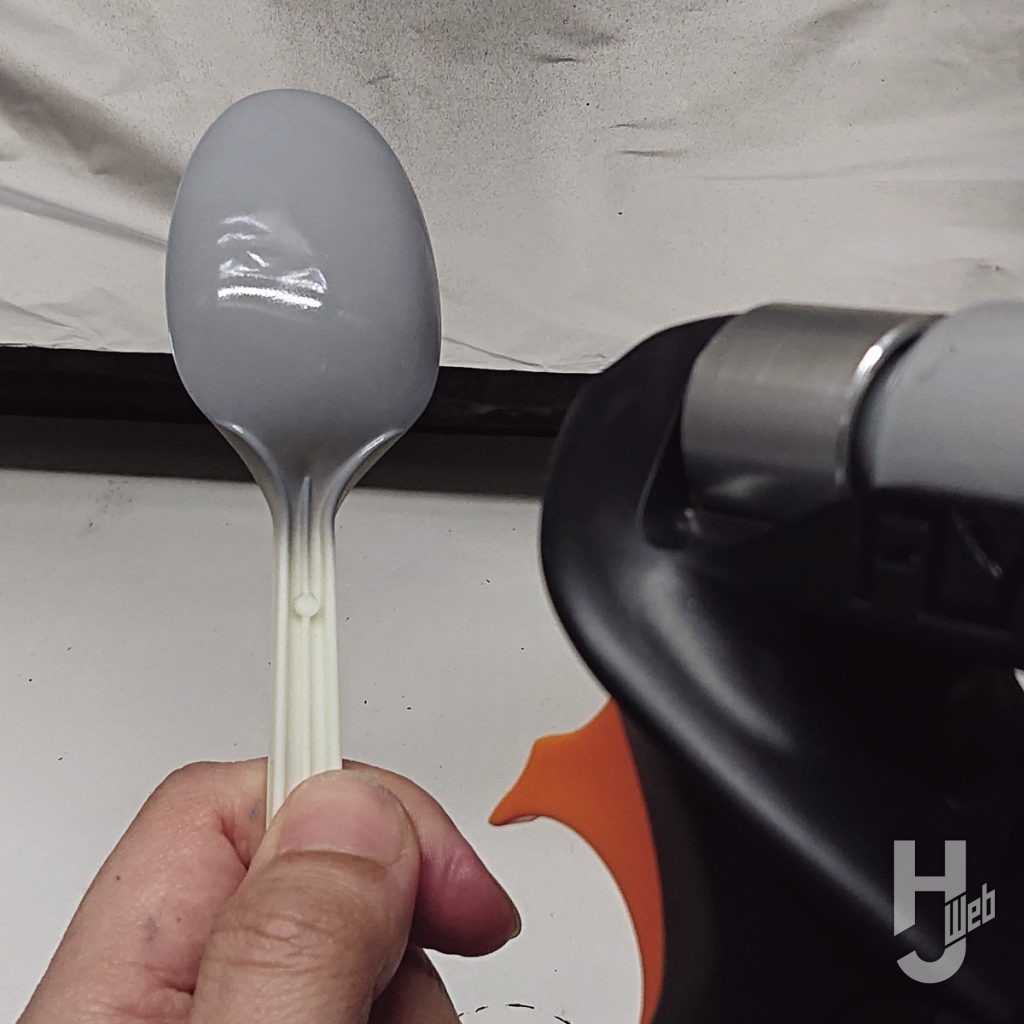 スプーンにテスト塗装する画像その2
