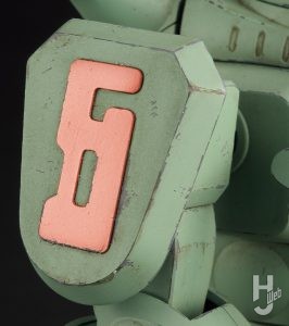 ウェーブ　1/35スケール　ファッティ―　右肩シールド　マーキング造型部分　拡大