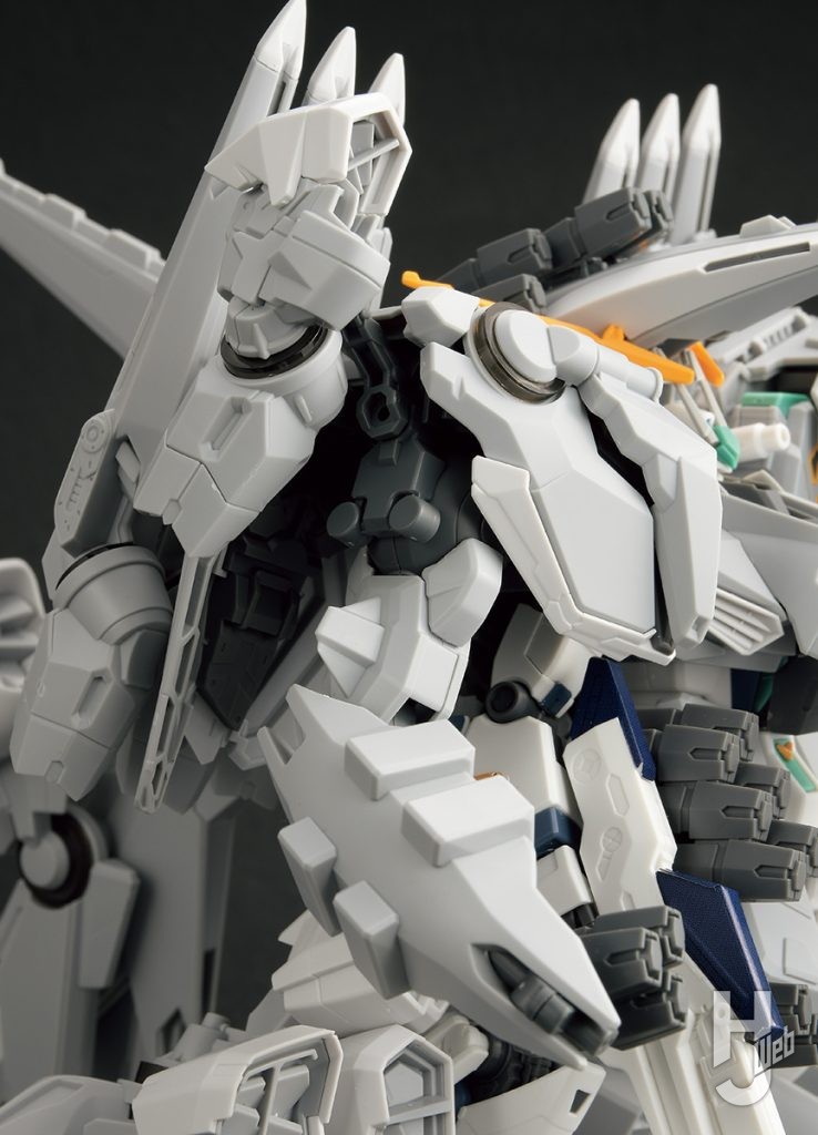 アリュゼウス　胸部パーツ　拡大