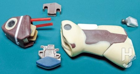 田仲正樹製作「スペース・グライア」製作中途脚部