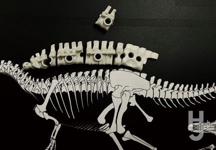 ウラベヒロト製作「アロサウルス」製作中途棘突起