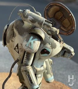 横山宏製作「傭兵軍 偵察用装甲戦闘服 ラプーン」右側面上半身アップ