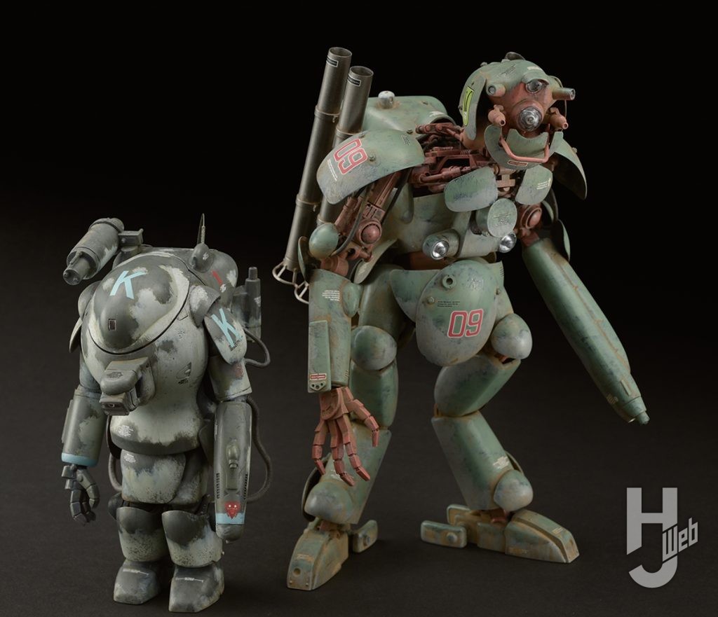 横山宏製作「傭兵軍 偵察用装甲戦闘服 ラプーン」と、MAX渡辺製作「シュトラール軍 ヒューマノイド型無人邀撃機 マスカレード」