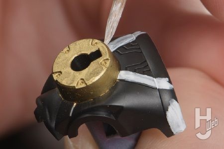 Rikka製作「メイドロイド ラクエル」製作中胴体タスキ塗装中