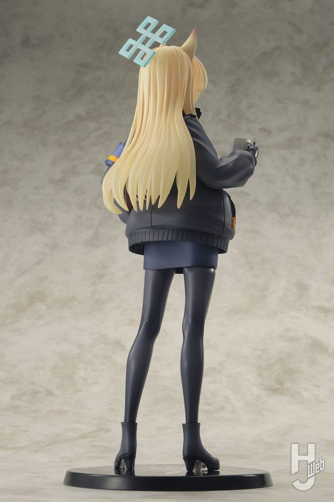 カンナのフィギュアの後ろ姿の全体画像