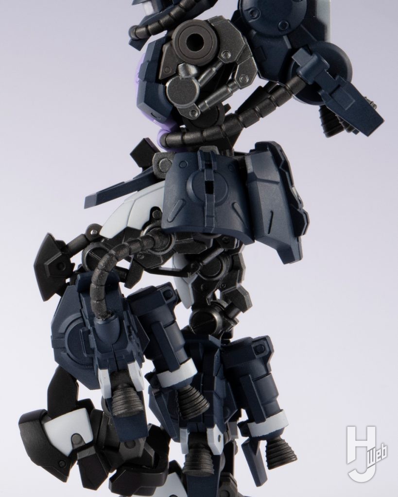 ガンダムアーティファクトPRO 高機動型ザクⅡ（黒い三連星仕様）の側面の画像