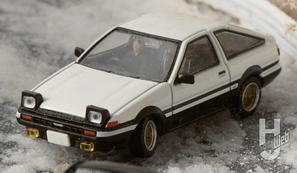 1/64 Toyota SPRINTER TRUENO （AE86）／頭文字D 藤原 拓海 AND 茂木なつき（ドライバーフィギュア付ジオラマセット）のディオラマの画像