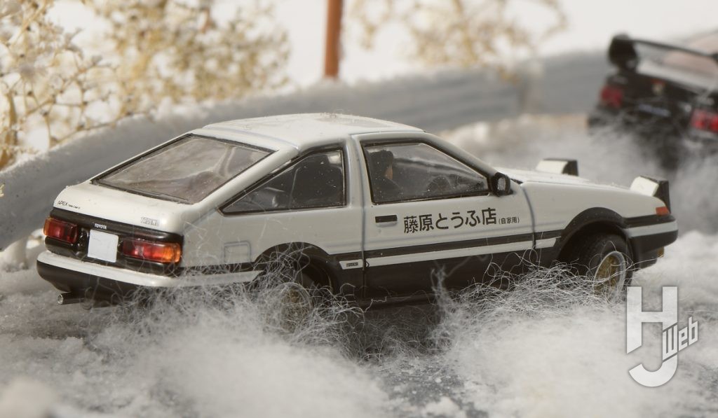 1/64 Toyota SPRINTER TRUENO （AE86）／頭文字D 藤原 拓海 AND 茂木なつき（ドライバーフィギュア付ジオラマセット）のディオラマの画像