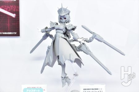 無限邂逅メガロマリア「赤菱 サナ【戦闘装束】」「1/10 ポーンA1」「メタモルフォ―ゼユニット クリミナルバスター（仮）」などの原型が初展示！【コトブキヤ／静岡ホビーショー2026】