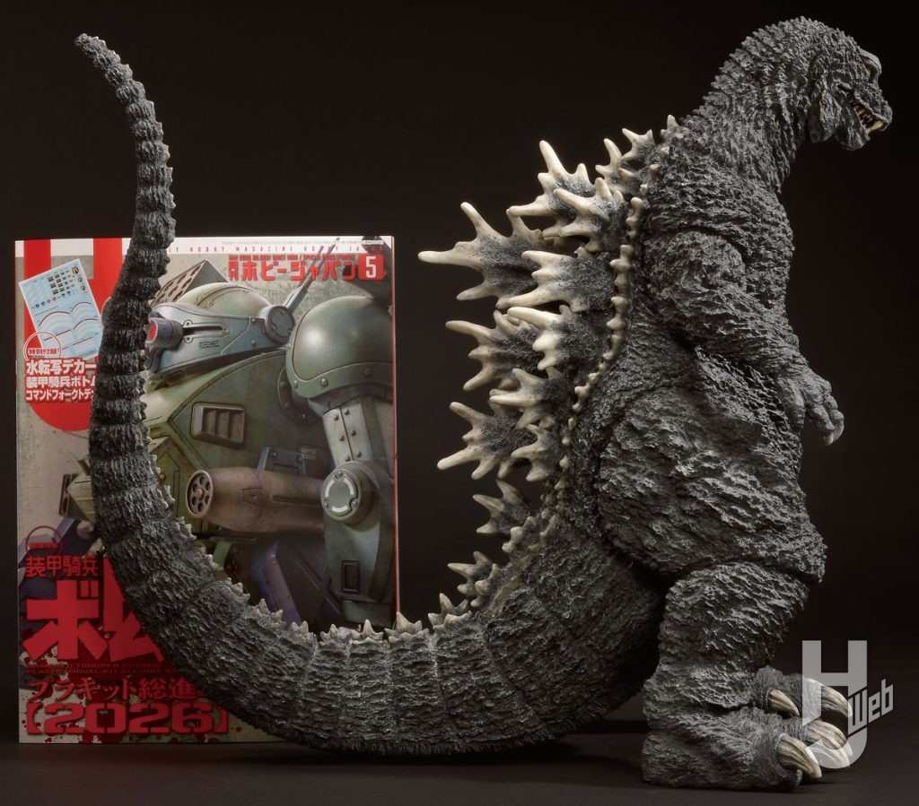 ホビージャパン本誌と比較
ゴジラは全高、全長ともに40cm
