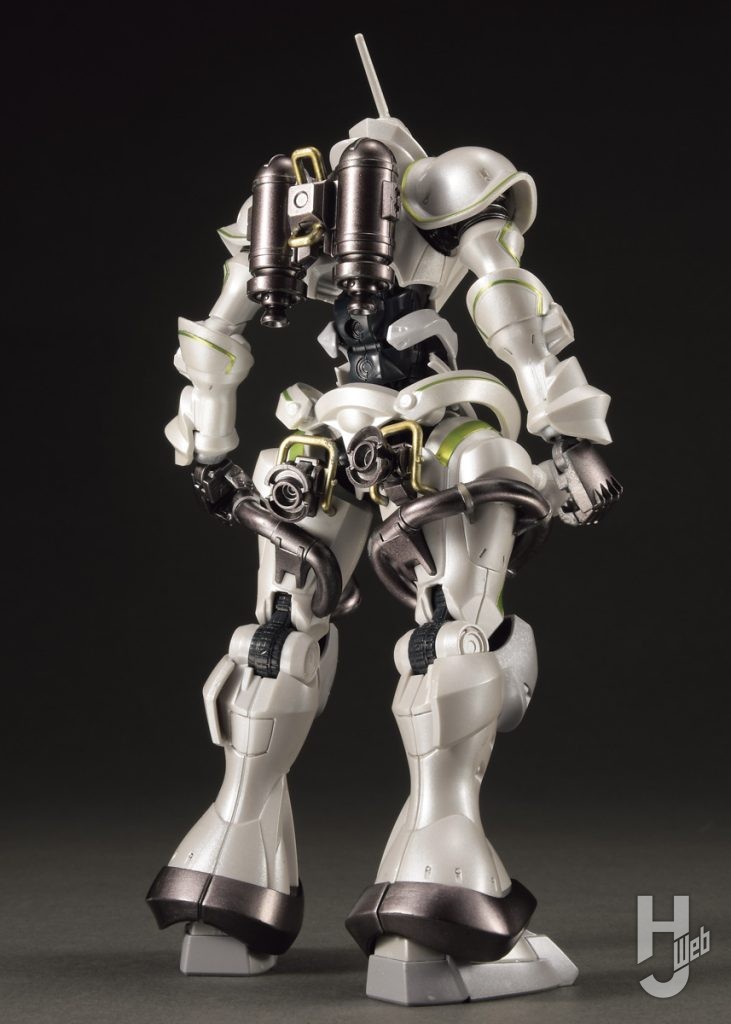 エグザべ専用ギャン（ハクジ装備）のプラモデルの後ろ姿の画像