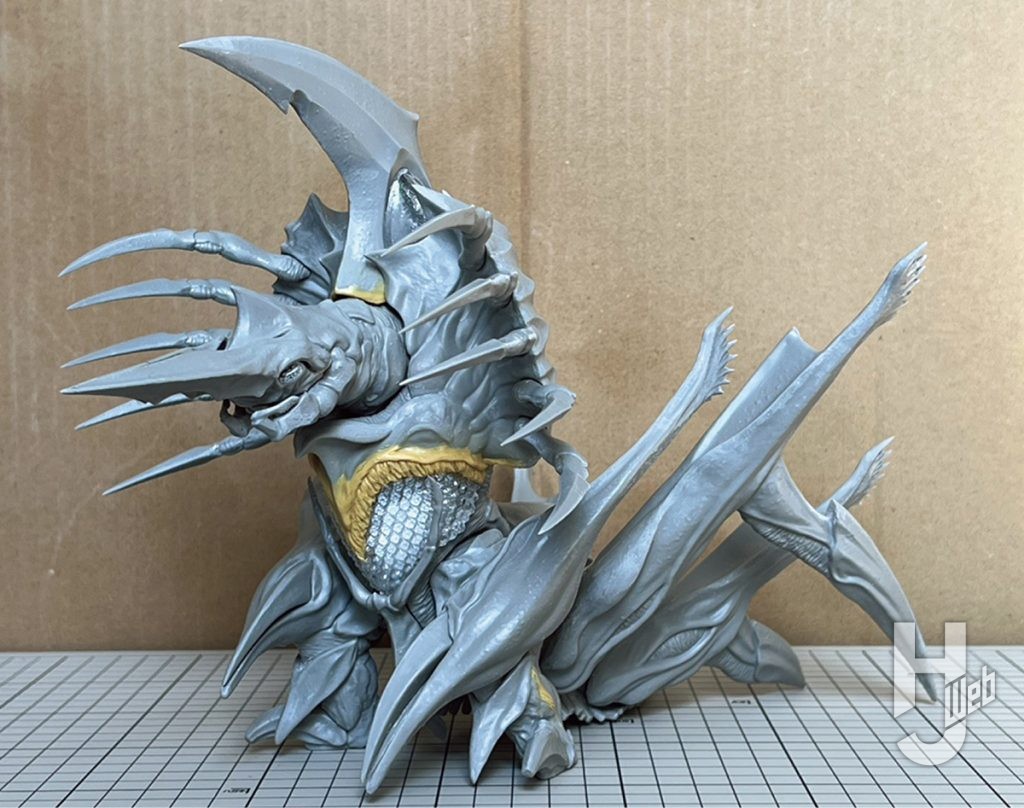 こんた製「レギオン」製作中パテ盛り中