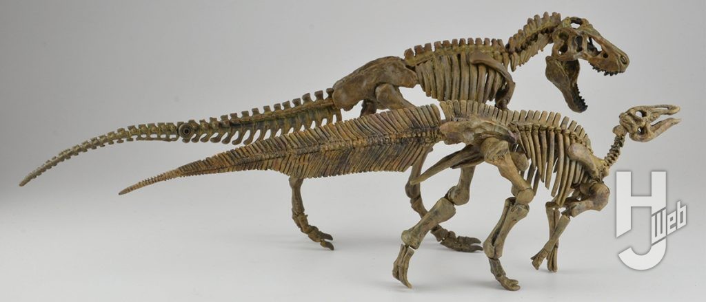 ウラベヒロト製作「カムイサウルス」とティラノサウルス比較