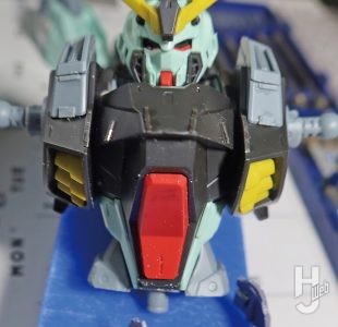 セイラマスオ製作「FULL MECHANICS フォビドゥンガンダム」製作中胸部