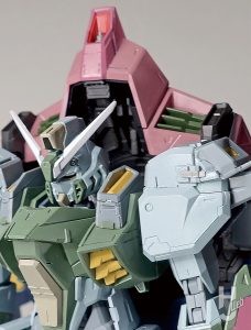 セイラマスオ製作「FULL MECHANICS フォビドゥンガンダム」製作中顔アップ