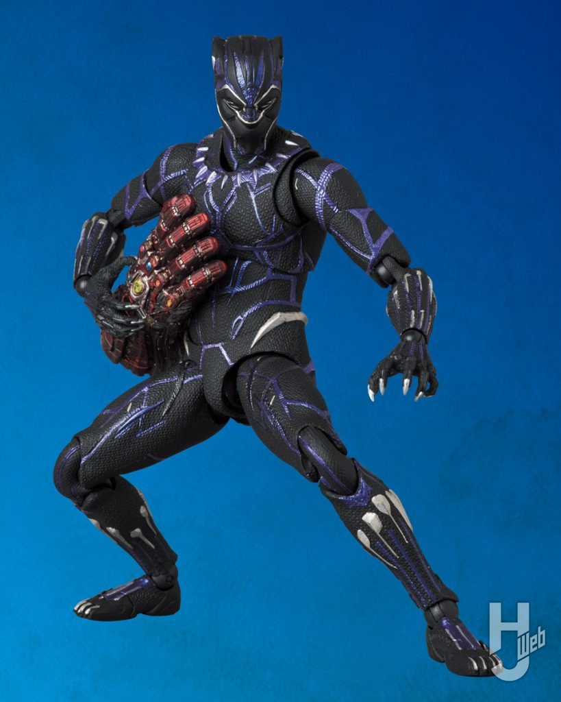 ブラックパンサーの可動フィギュアの全体画像その2
