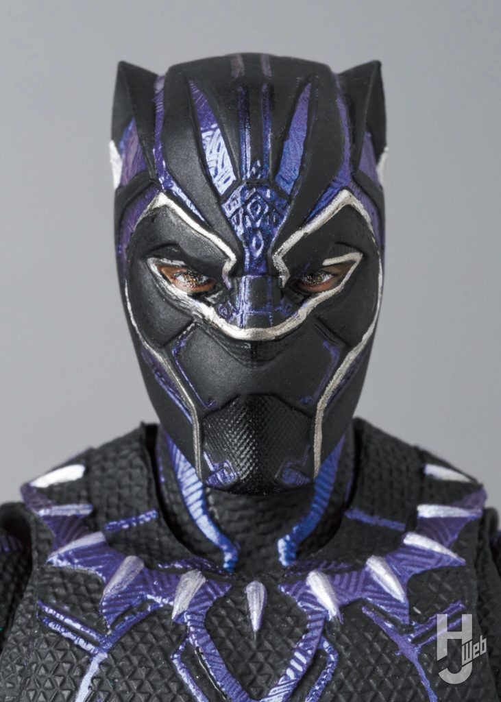 ブラックパンサーの可動フィギュアのアップ画像その2