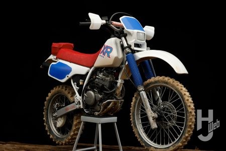ハセガワ「XLR BAJA（MD22）」をベースに1992年製造の北米仕様「XR250R（ME06）」に改造！プロモデラー・國谷忠伸がオフロードバイク全盛期の名車を作り起こす
