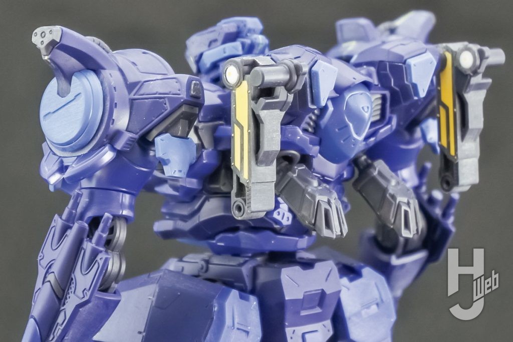 製作過程1
武装ハンガーは肉抜きを埋め、リベットを極小金属球で復元
