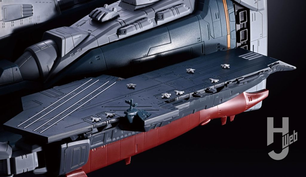 同スケールのVF-1 バルキリーおよびスーパーバルキリーが各4機付属。甲板上にディスプレイすることで、マクロスの巨大さを実感できる