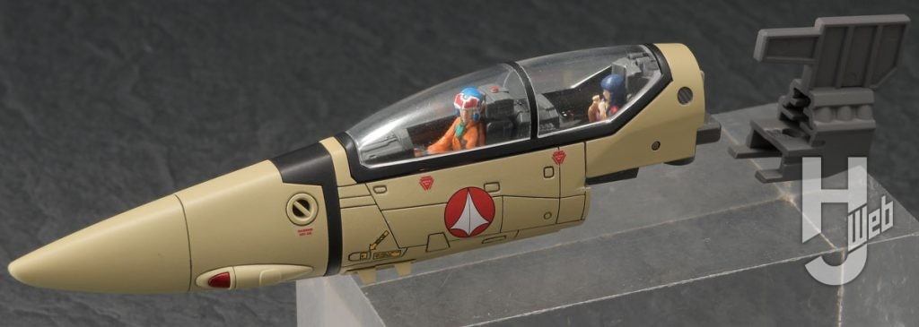 キットにはオマケパーツとしてコックピットを他のVF-1 ファイターに吊り下げるパーツが付属