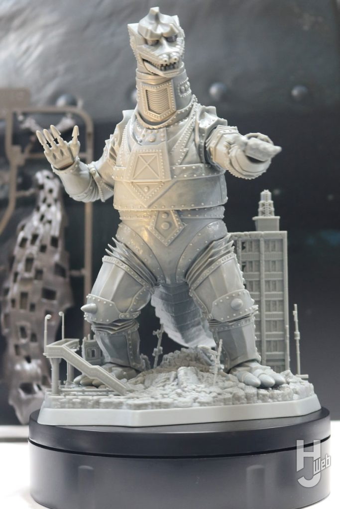 海洋堂のブース。『メカゴジラの逆襲』のメカゴジラも商品化決定！
