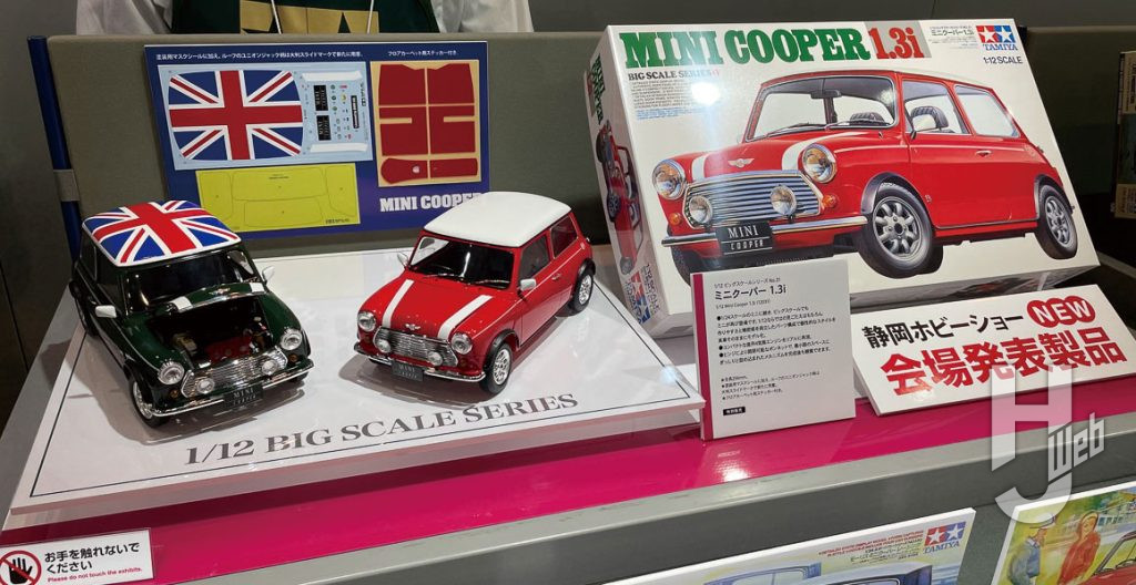 タミヤのブース。1/12のミニクーパー 1.3iが会場発表された。ユニオンジャックのルーフデカールも付属する！