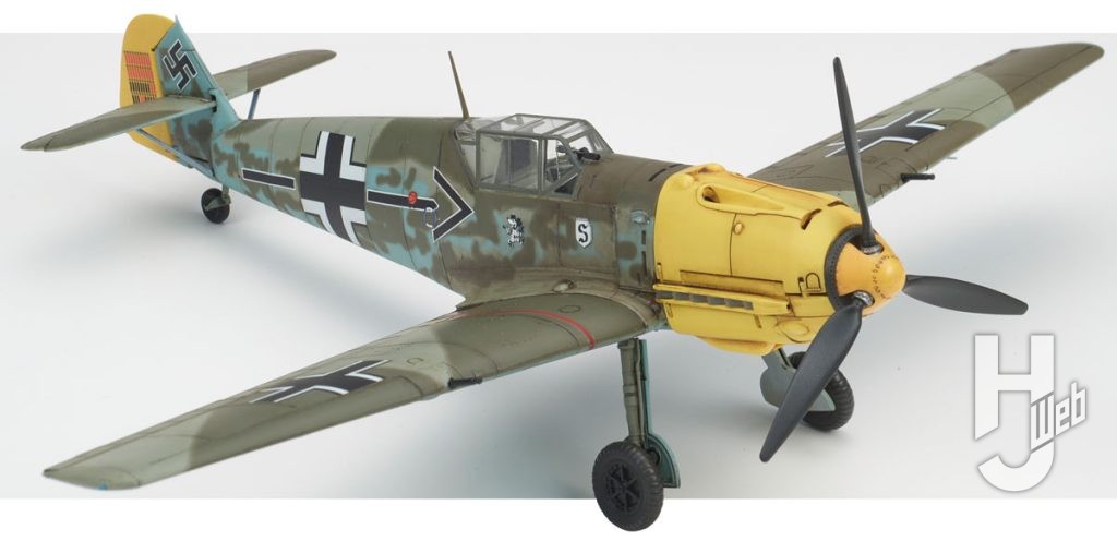 Bf109E　成型色のまま無塗装＋迷彩デカールの作例