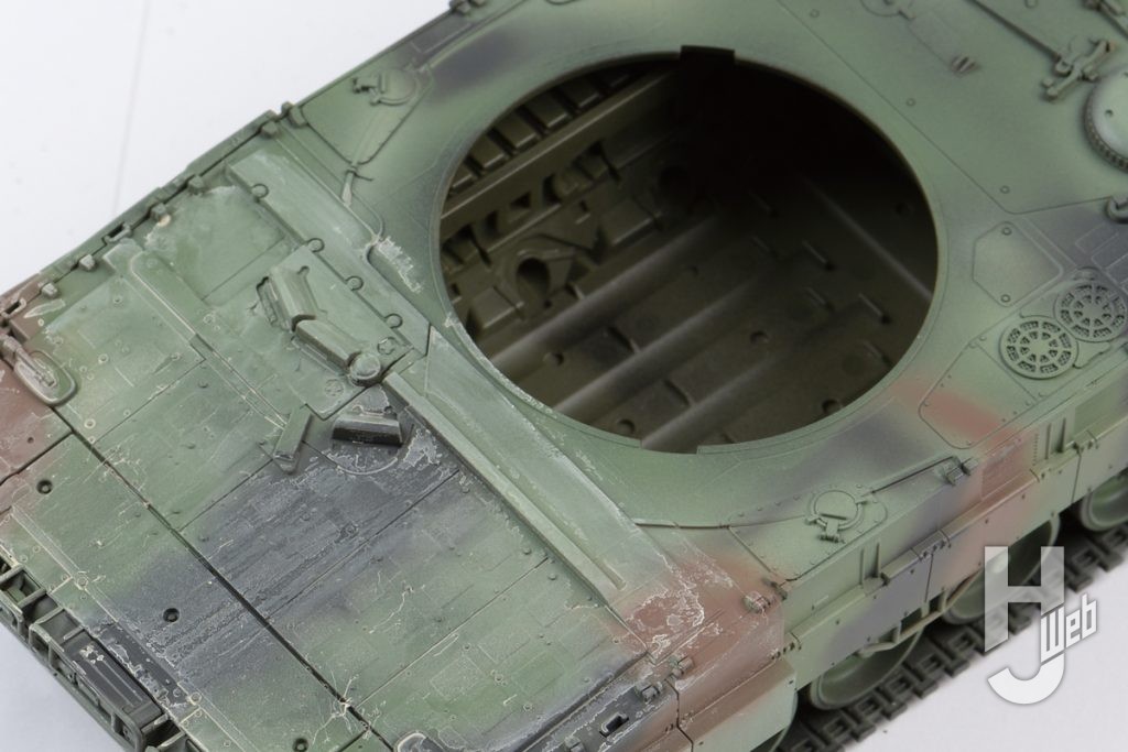 プラモデルにウォッシングを施した画像