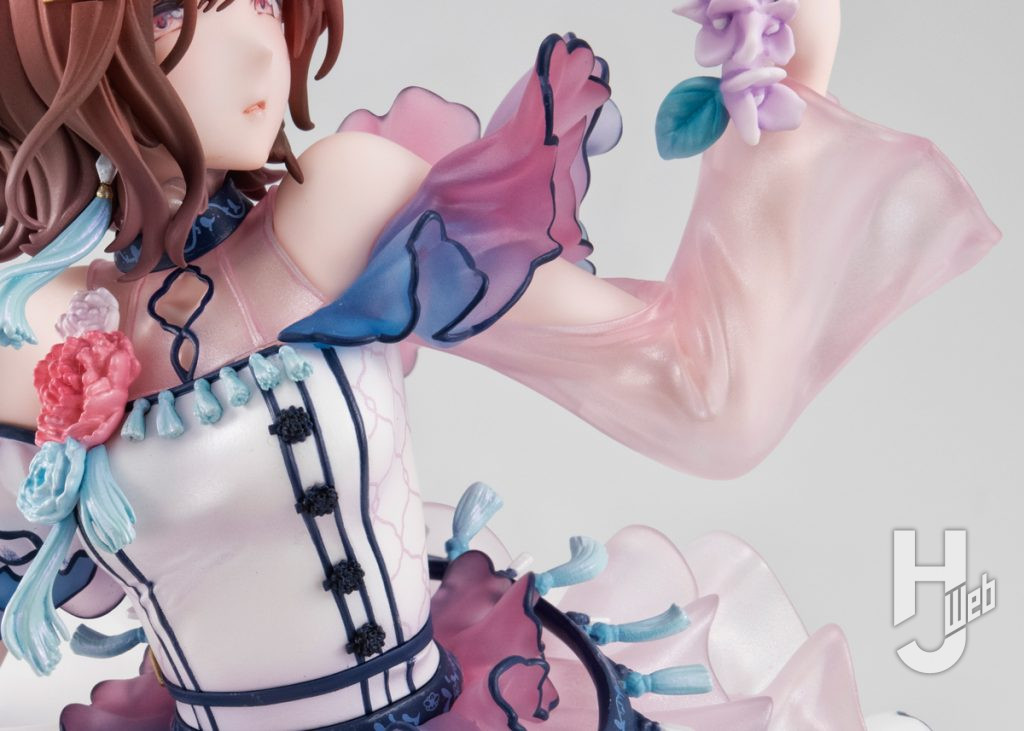 樋⼝円⾹のフィギュアのアップ画像その3