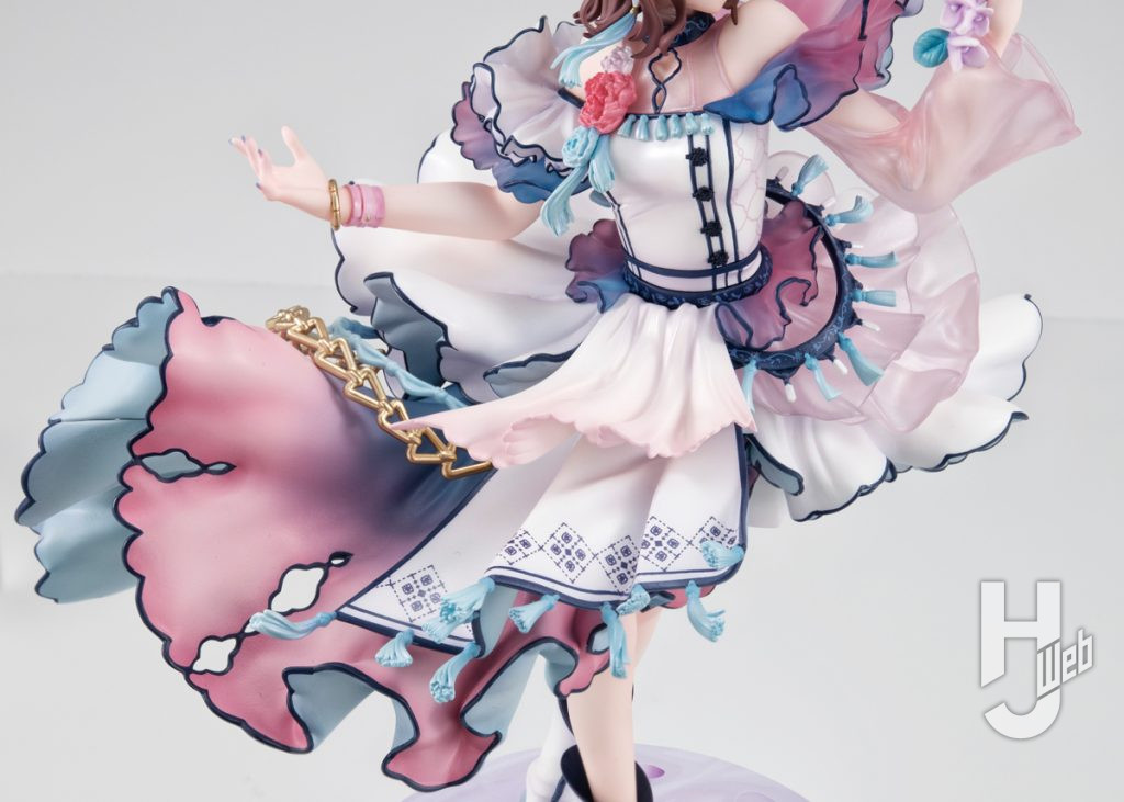 樋⼝円⾹のフィギュアのアップ画像その1