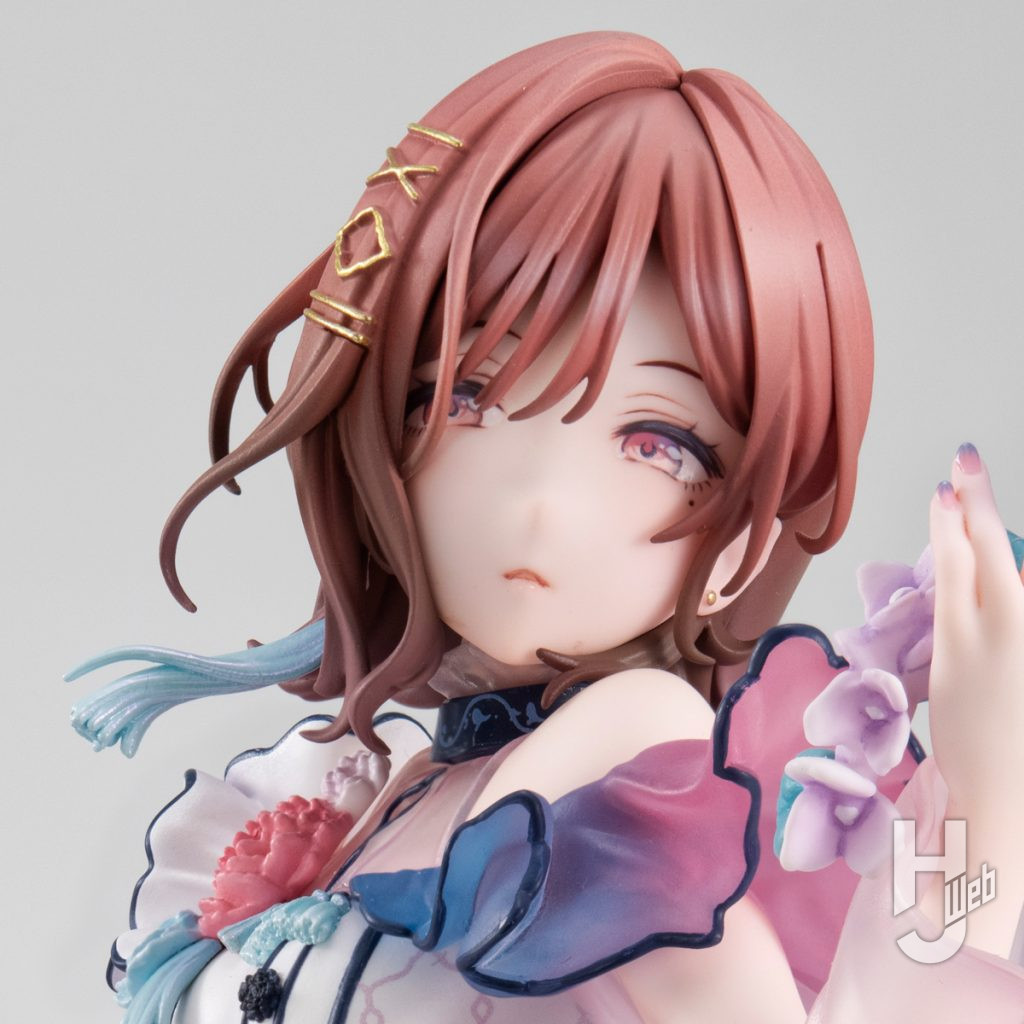 樋⼝円⾹のフィギュアのアップ画像その2