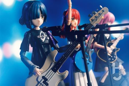 『ぼっち・ざ・ろっく！』山田リョウが「30MP」についに登場！ キットレビュー作例では万能塗料「ウレヒーロー」やグラデーション塗装で清潔感のある仕上がりに！