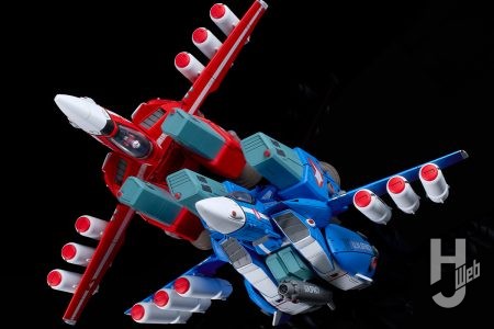 TVアニメ『超時空要塞マクロス』より、PLAMAXバルキリーシリーズに銀河最強夫婦が搭乗する機体が登場！「PLAMAX VF-1J スーパーファイターバルキリー マックス＆ミリア 銀河最強セット」予約案内開始！
