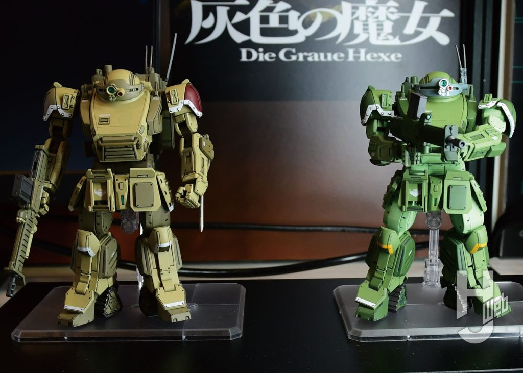 BANDAI SPIRITSのブース。11月公開の『装甲騎兵ボトムズ 灰色の魔女』より「HGスコープドッグ 灰色の魔女 デザートカラー（仮）」が初展示