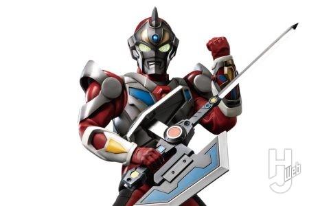 熱い思いがヒーローを呼ぶ。threezeroより「フィグゼロ 電光超人グリッドマン」が劇中スーツをイメージした“特撮カラー版”で登場。グリッドビームのエフェクトパーツやプラズマブレードが付属