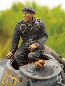 オレンジ色のパッドが印象的な初期型のヘッドフォンは自作したもの