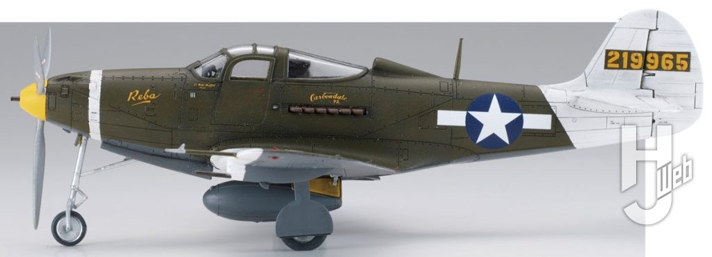 P-39 エアラコブラ `偵察機型`
横 例は、敵味方識別のために尾部と主翼前縁をホワイトに塗り分けた、1944年ニューギニアの基地で戦ったアメリカ陸軍航空隊の第71戦術偵察団のP-39Qを選択